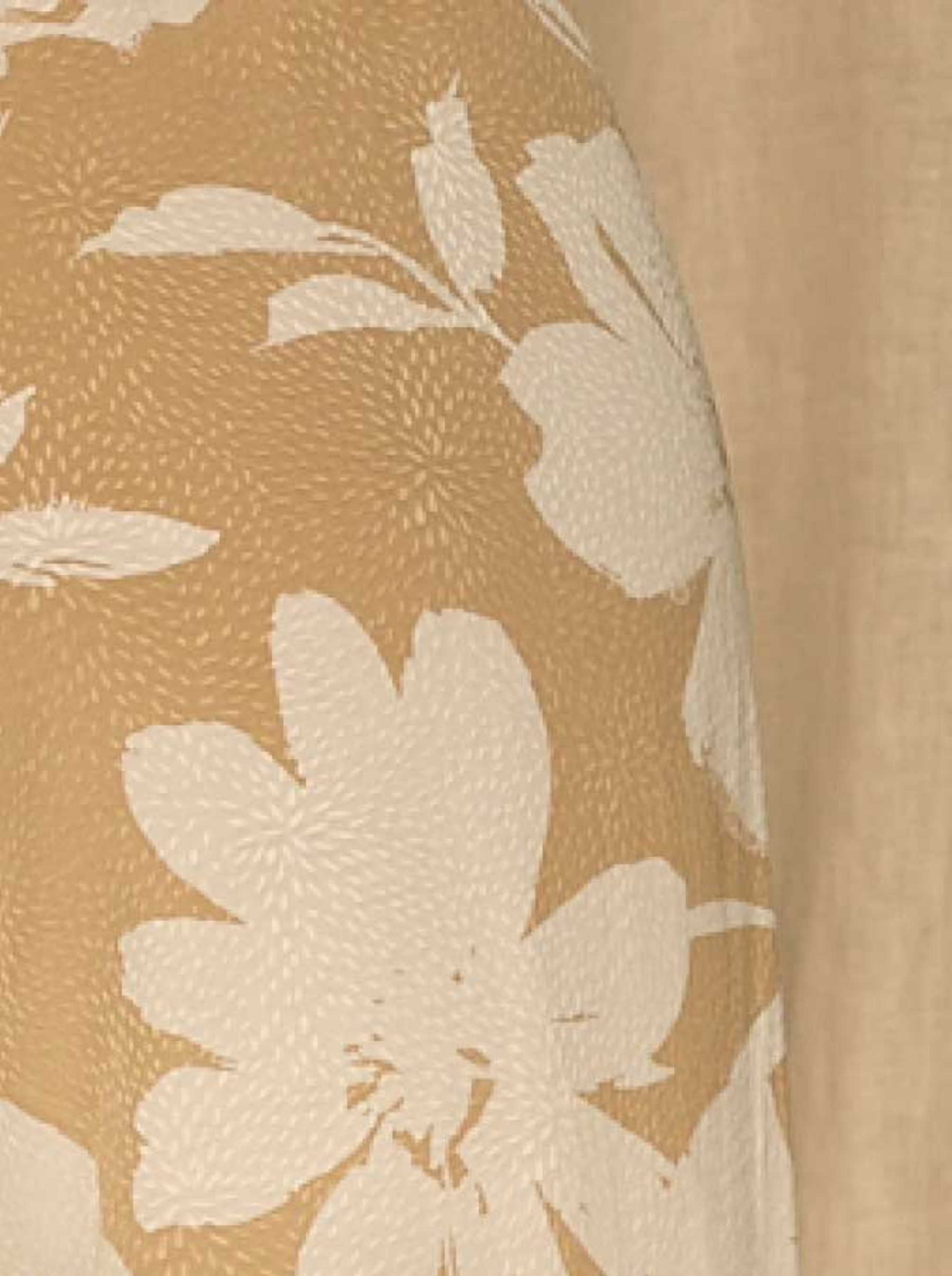 Short White Golden Flowers