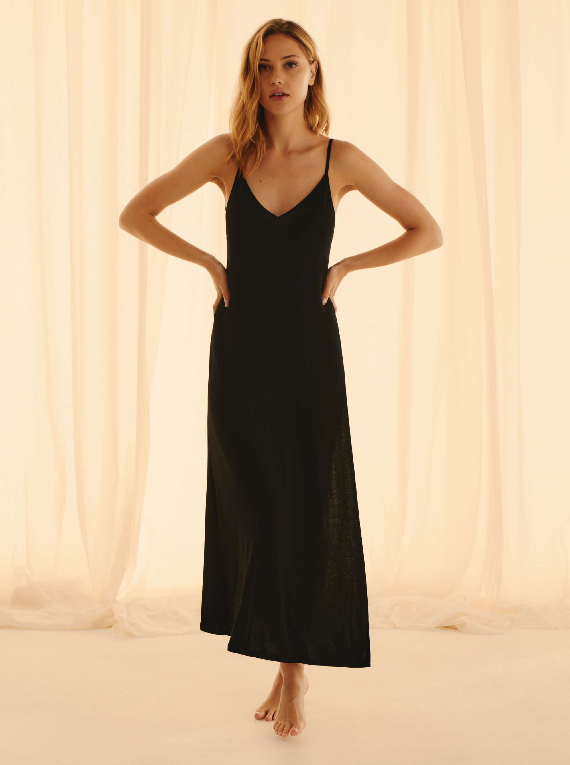 Robe Deep Black décolleté en V