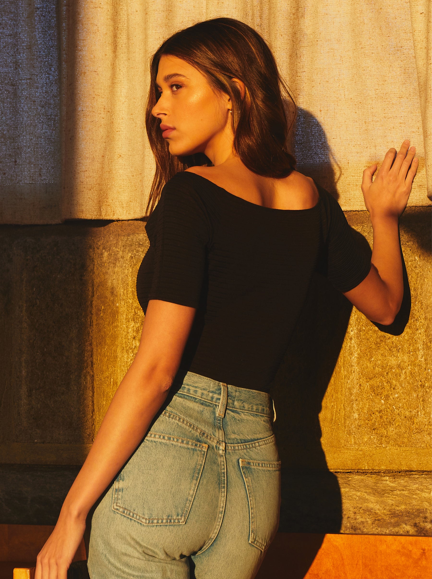 Body Off-Shoulders Dark Wave