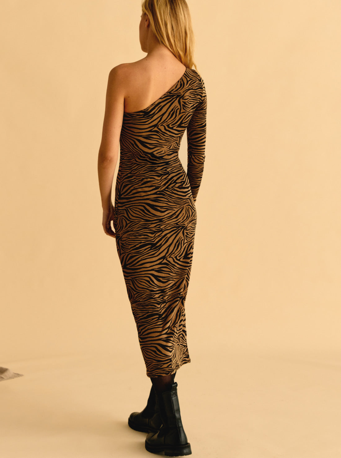 Robe One Shoulder Winter Zebra