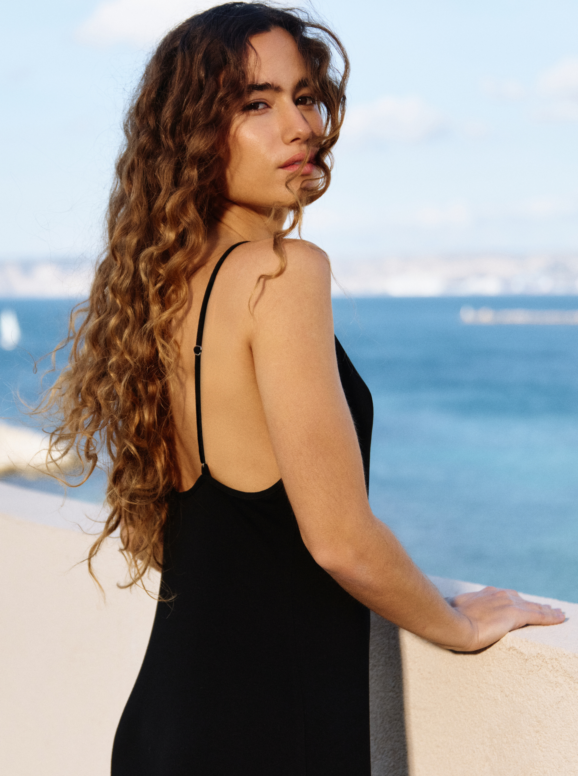 Robe New Deep Black | NOO