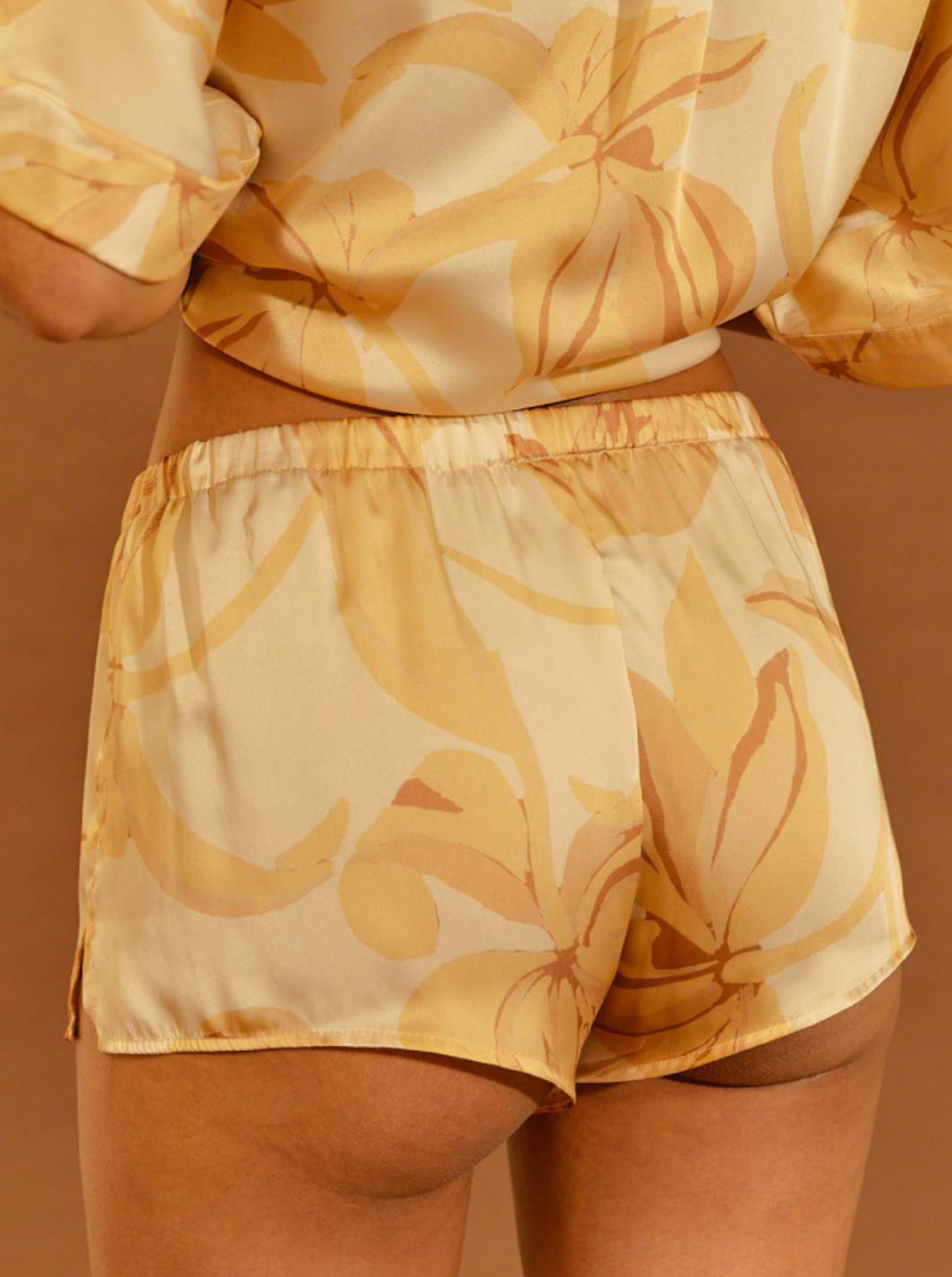 Short Honey Pearly Flowers