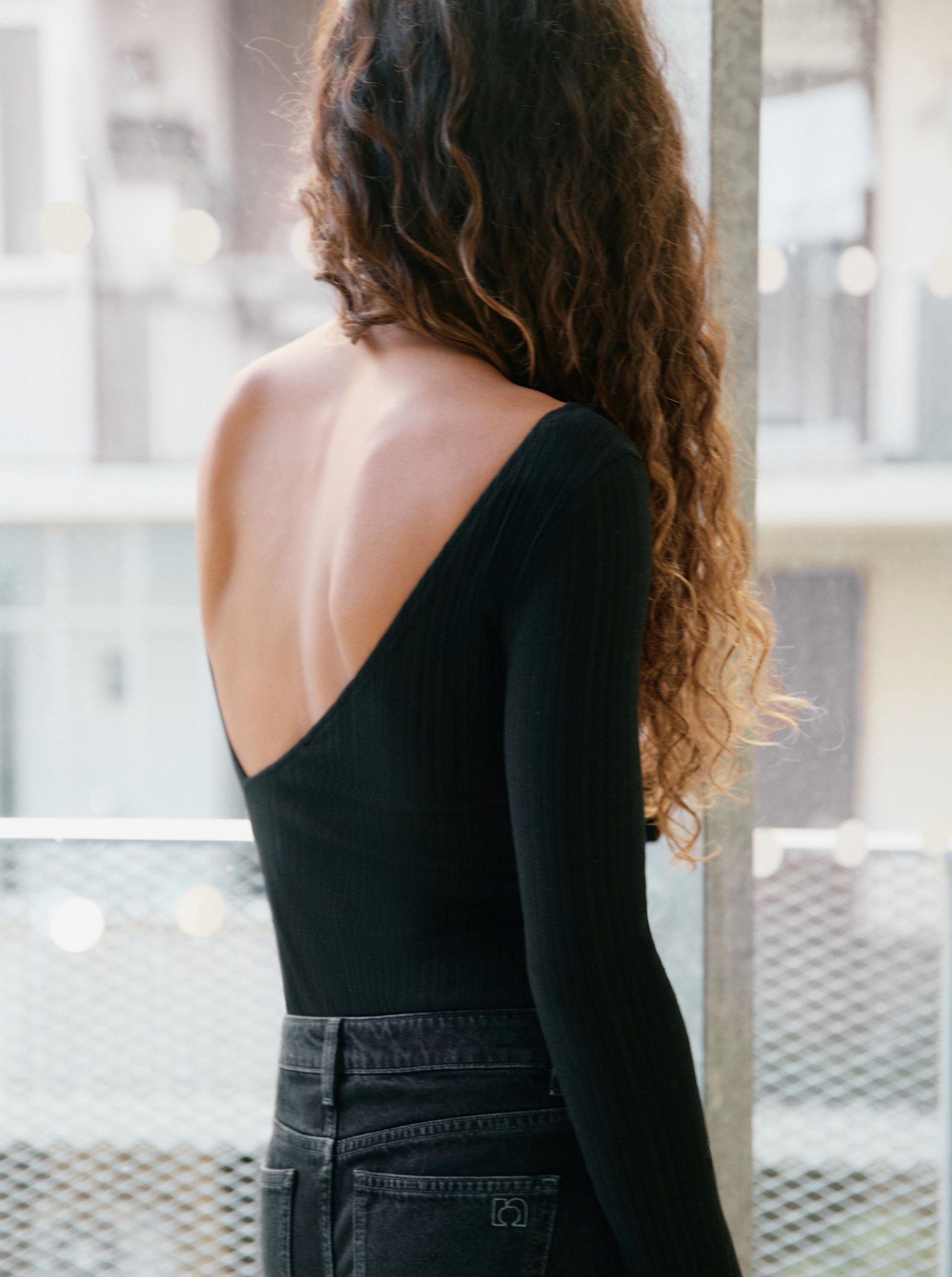 Body Deep Back Black Ring