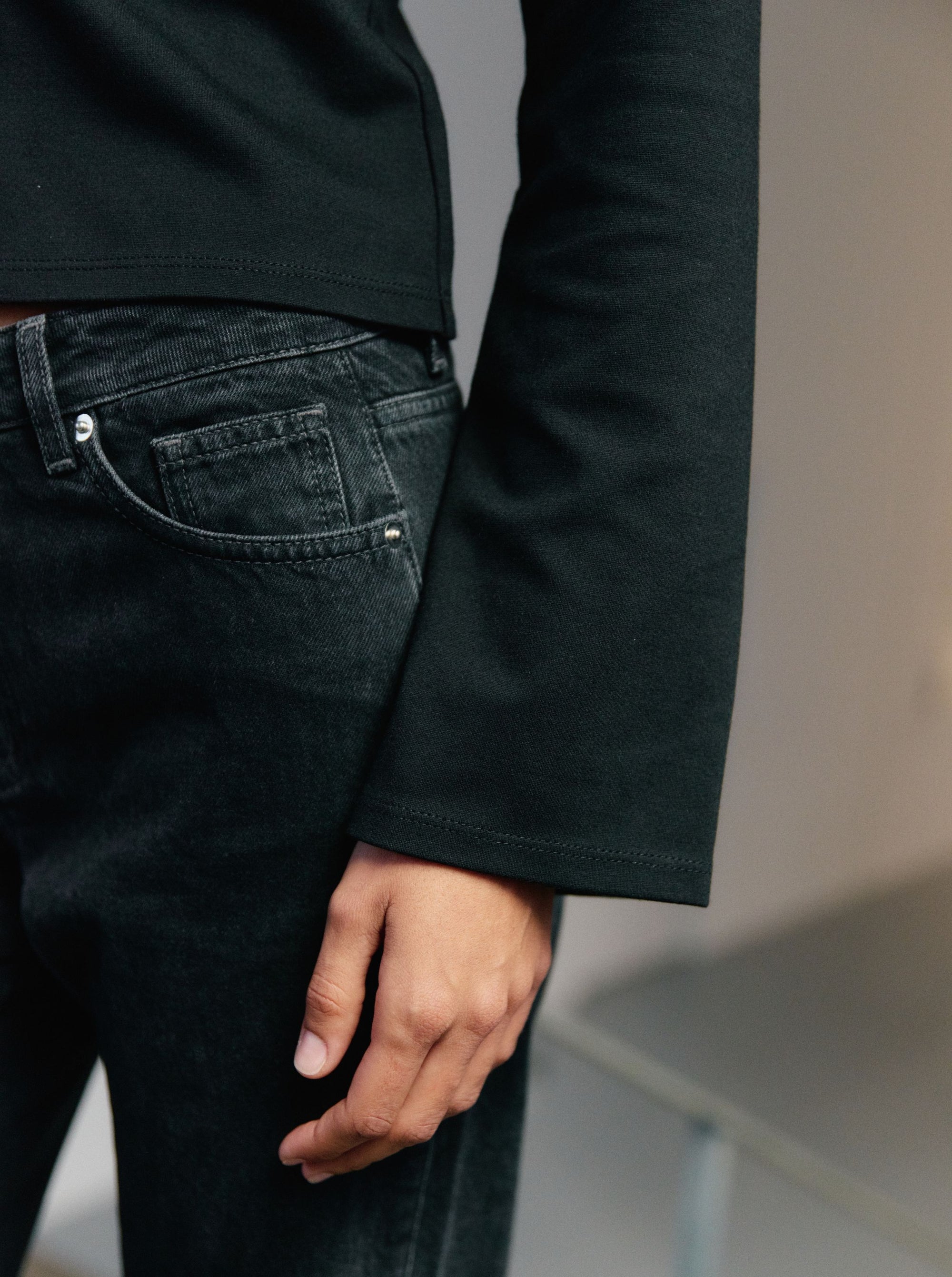 Top Black Gleam