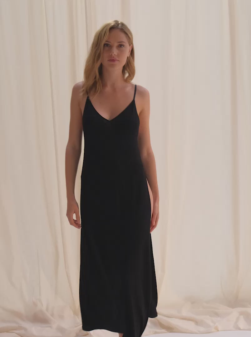 Vidéo de la Robe Deep Black